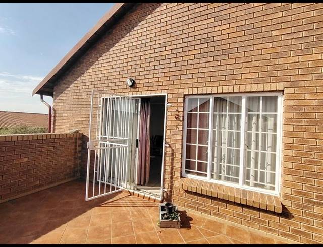 2 BEDROOM PROPERTY TO RENT IN THE REEDS